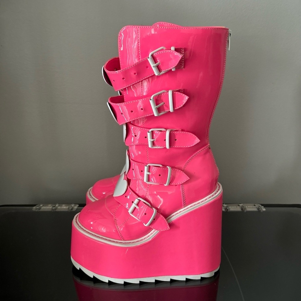 YRU Boots Womens 7 Pink Patent Leather Platform Y2K Kawaii Statement Dune Heart